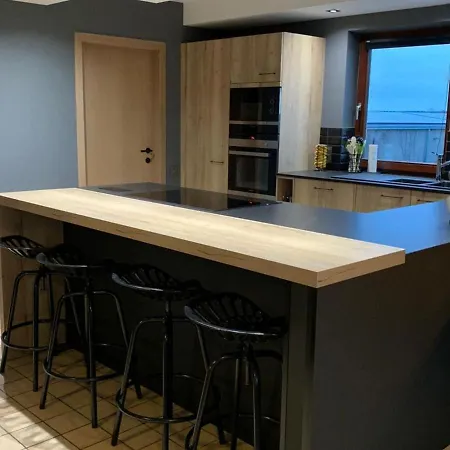 Modern In With Garden בית נופש *